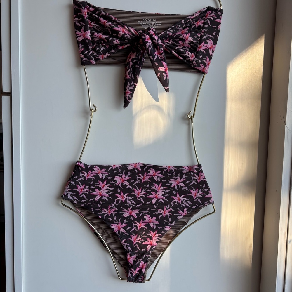 Acacia Madonna set both medium- bottoms Echo top is Baker - great condition